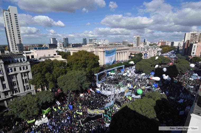 Sindicalistas y trabajadores se movilizaron y realizaron un acto contra los despidos