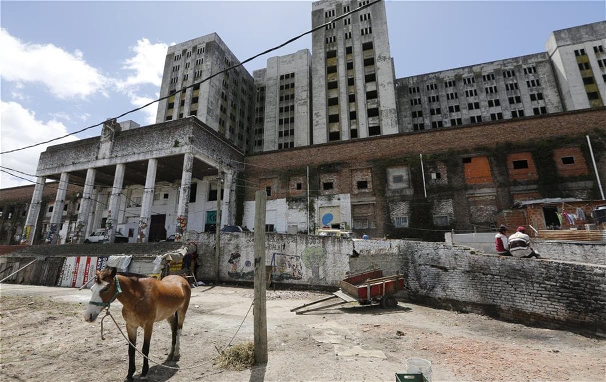 Mudarán un ministerio al edificio «elefante blanco»