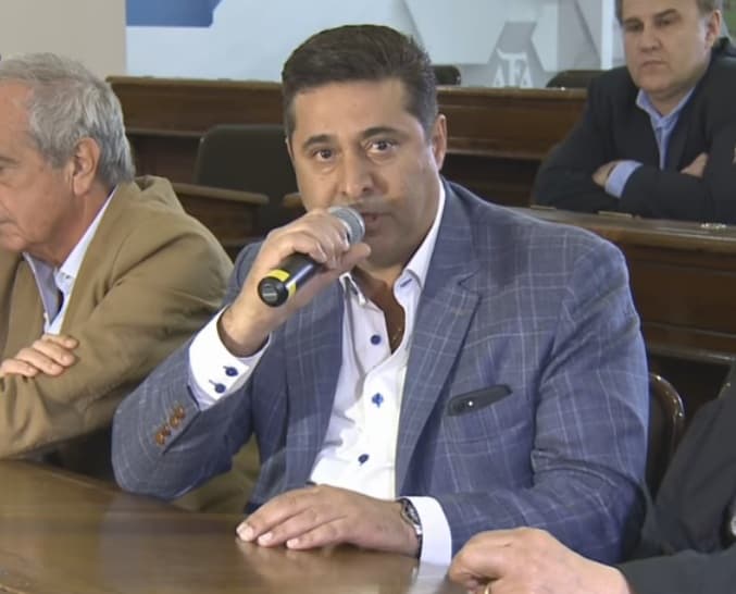 La Primera firmó el acta de fundación de la Superliga, pero la B Nacional se opone