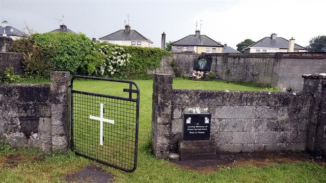 Macabro hallazgo en Irlanda: encuentran una fosa común en un ex orfanato con restos de 800 bebés