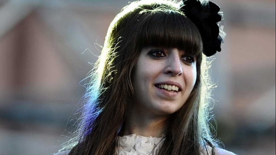 Florencia Kirchner denunció a Sturzenegger y aseguró ser «atacada por ser hija de Néstor y Cristina»