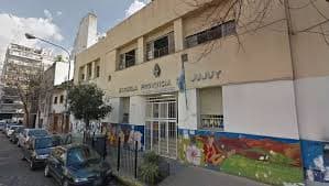 Denuncian que un alumno abusó de otro más chico en el baño de una escuela primaria de Almagro