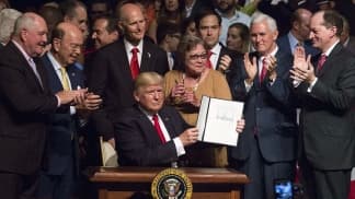 Trump cancela el acuerdo firmado por Obama con Cuba y endurece las políticas hacia la Isla