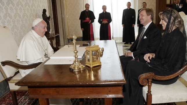 Francisco recibió a Máxima y a su esposo Guillermo Alejandro