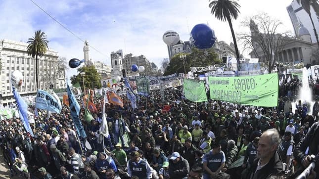 La CGT realizó su acto en la Plaza de Mayo y convocó al Comité Central Confederal para analizar medidas de fuerza