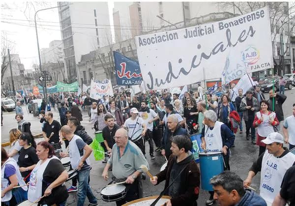 Se agrava el conflicto con los judiciales bonaerenses, que realizan un paro de 72 horas