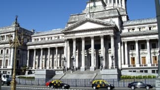 El proyecto que prorroga la suspensión de desalojos en tierras indígenas comienza a debatirse en Diputados