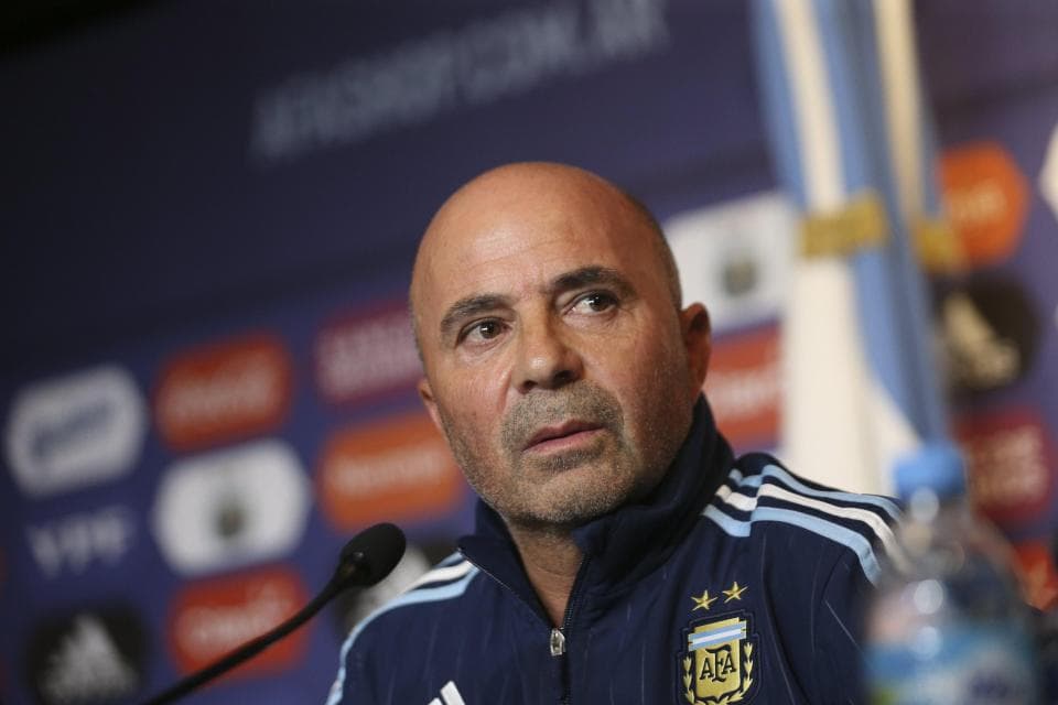 Sampaoli se peleó con un policía: «Boludo, cobrás 100 pesos por mes»