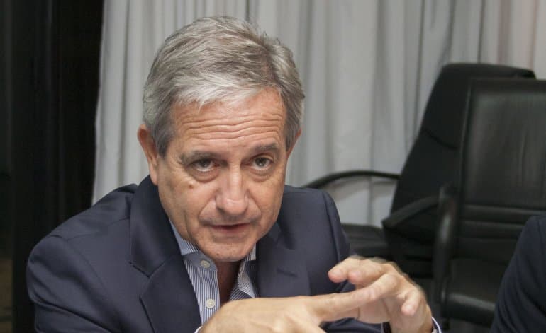 Gobierno aspira a ahorrar $ 1.000 millones anuales con reducción del 20% de cargos políticos