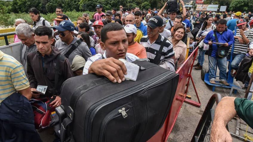 El Gobierno simplifica el ingreso de estudiantes y profesionales venezolanos