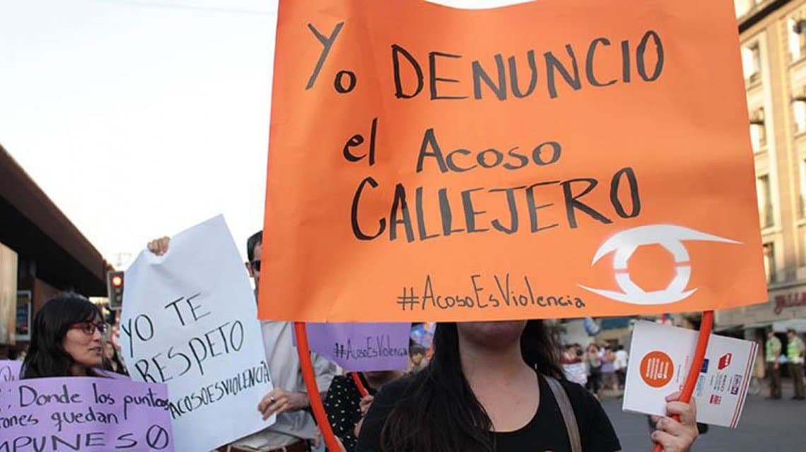 Cartas, mensajes y visitas al trabajo: el relato de una mujer que fue acosada durante un año entero