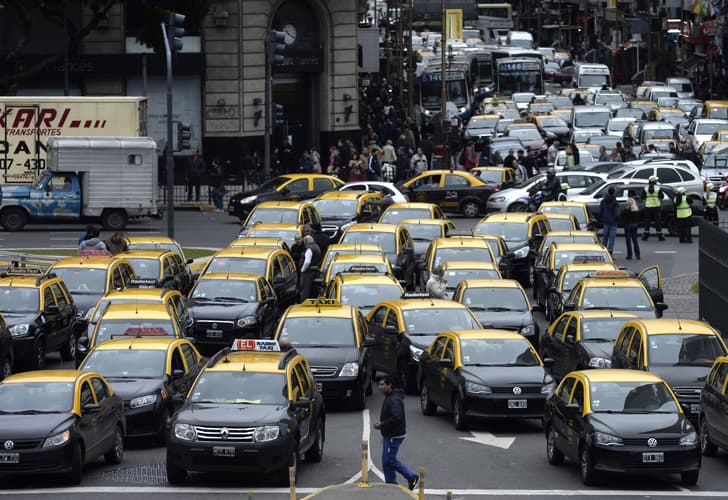 Cortes en la Ciudad: taxistas marchan por el conflicto con Uber