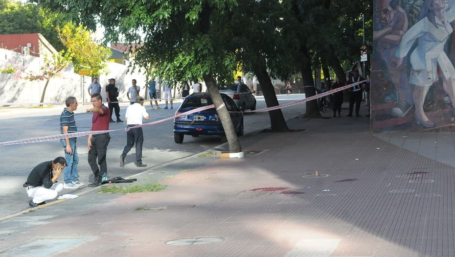 Dos policías y un vigilador privado fueron heridos tras un tiroteo en el Bajo porteño