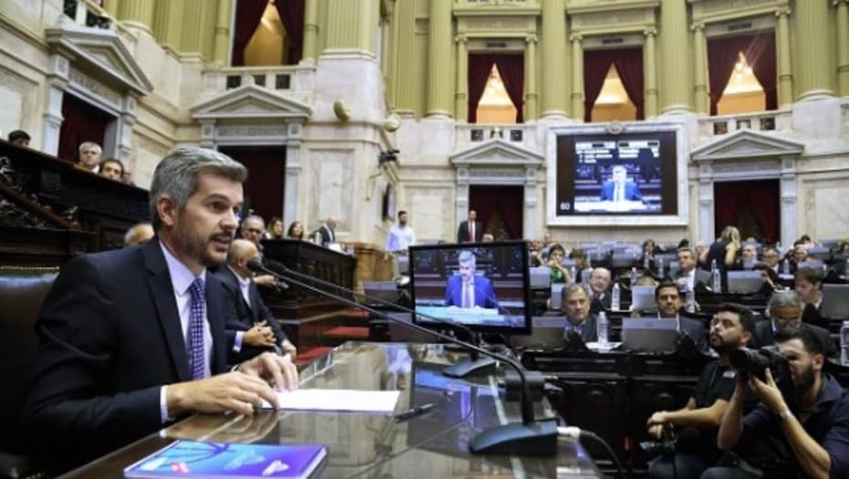 Marcos Peña ratificó al ministro Luis Caputo, pero aceptó que vaya al Congreso a explicar sus cuentas offshore