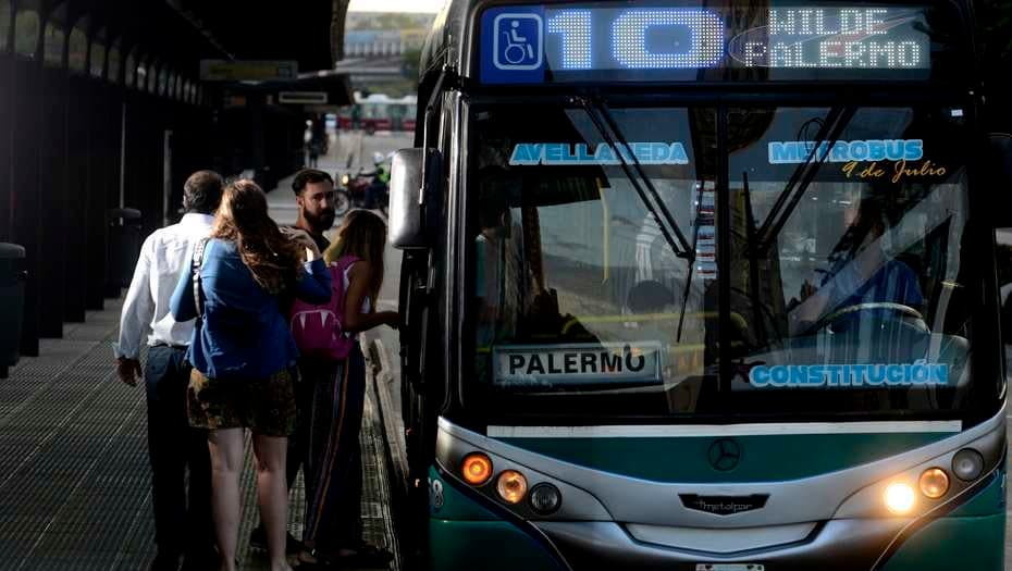 Golpe al bolsillo: el domingo suben trenes, colectivos, gas, GNC y peajes