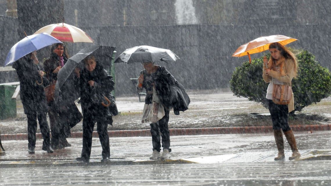 Sigue el mal tiempo: alerta por tormentas y vientos fuertes en la Ciudad
