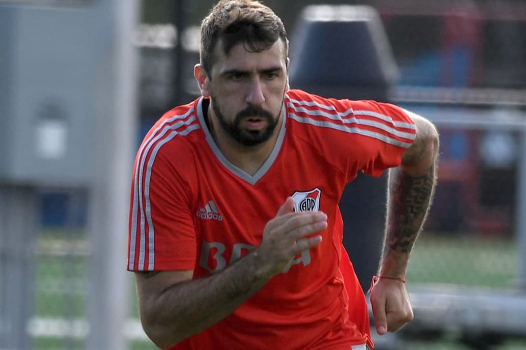 Pratto cargó contra Tevez y lo comparó con Riquelme y Palermo: «Entró en el juego de hablar mal del otro»