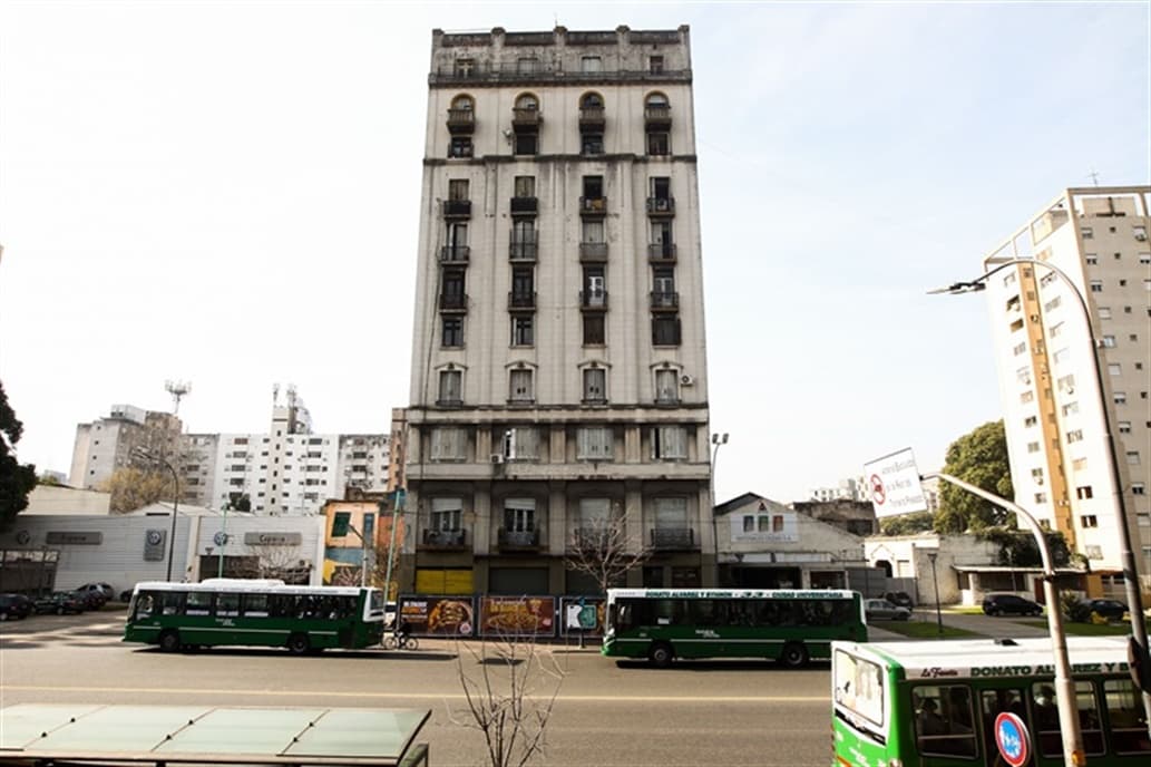 En julio demolerán el edificio Marconetti para extender el Metrobus del Bajo