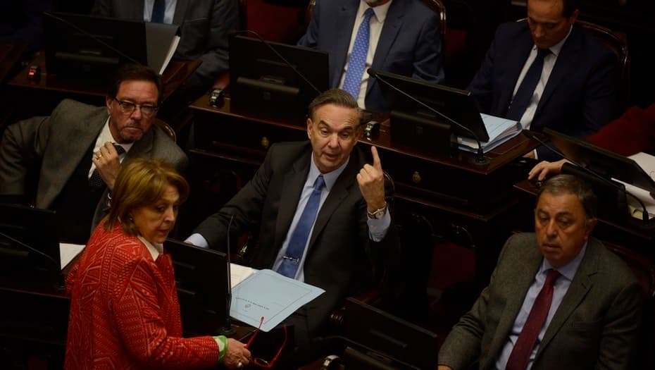 Arranca el debate del aborto en el Senado y los votos van parejos: definen los indecisos