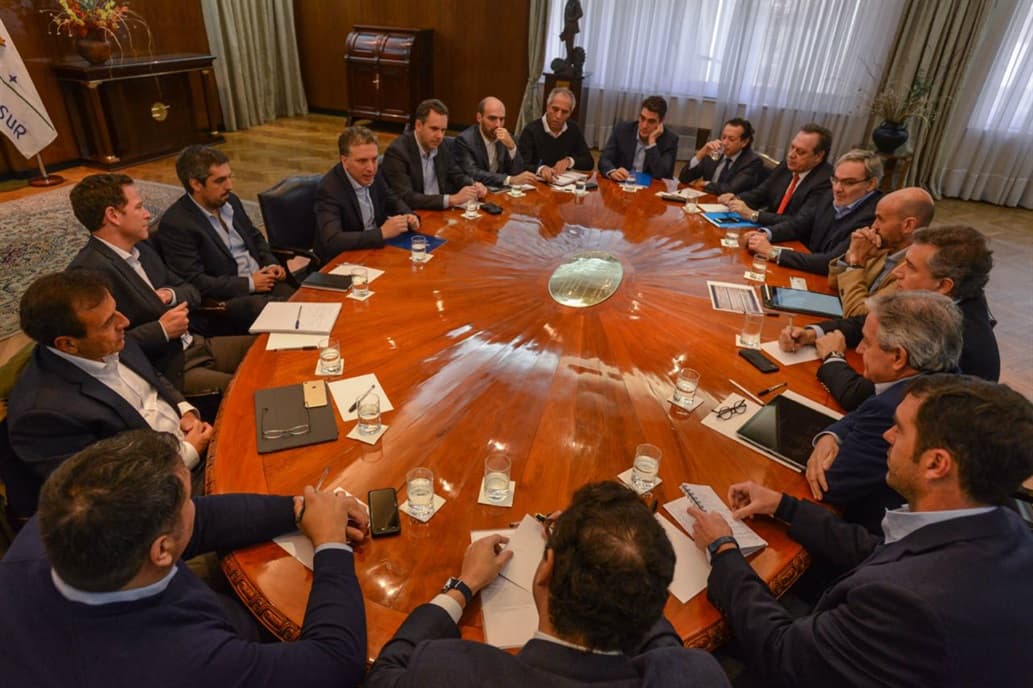 Los ministros se comprometieron con Dujovne a acomodar sus políticas para contener el déficit fiscal