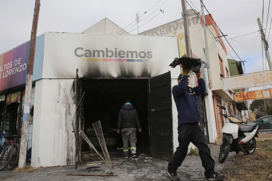 La Plata: investigan si fue intencional un incendio en un local de Cambiemos