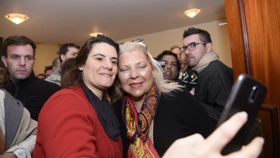 Elisa Carrió ahora usó Twitter para mandarle un mensaje conciliador a Ernesto Sanz