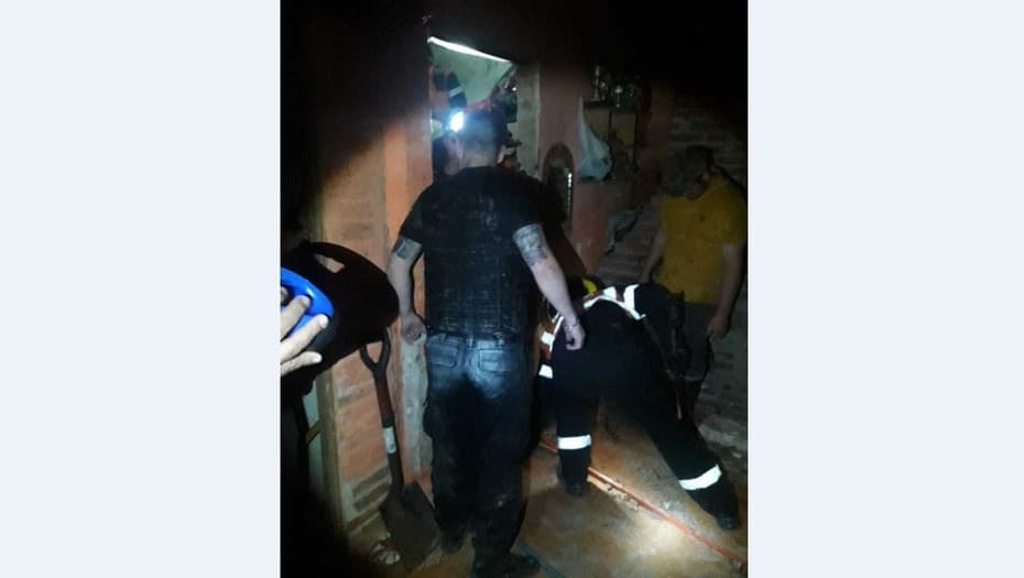 Se derrumbó una casa por el temporal: murieron una chica embarazada y su pareja