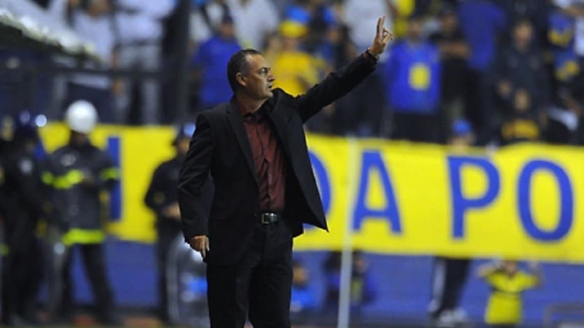 Sólo falta la firma para que sea DT de Boca: Gustavo Alfaro se despidió de Huracán