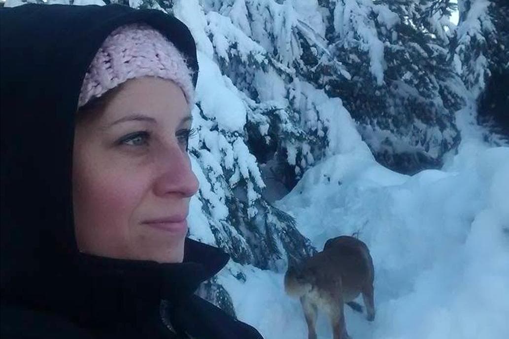 Femicidio en Bariloche: balearon a una mujer frente a la Catedral y buscan a su expareja