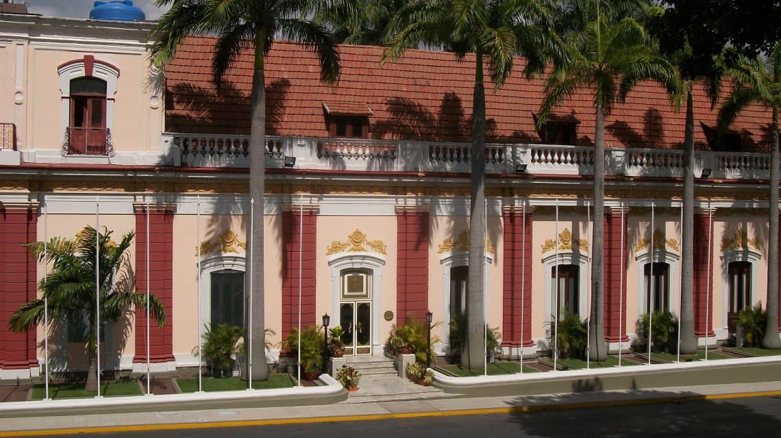 Nicolás Maduro ordenó retener a un grupo periodístico en el Palacio de Miraflores