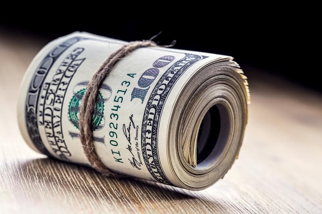 Dólar hoy. Opera estable con las tasas al 63%