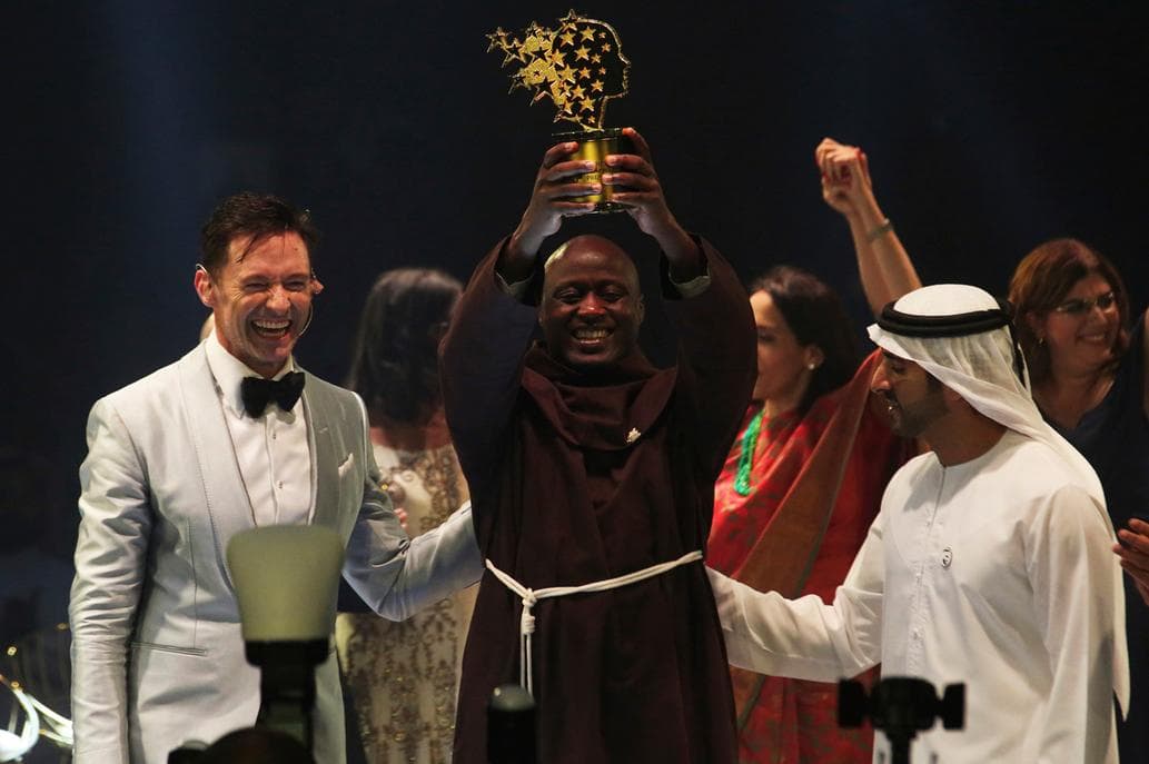 El mejor maestro del mundo: un keniata quien dona su salario y lucha contra la pobreza