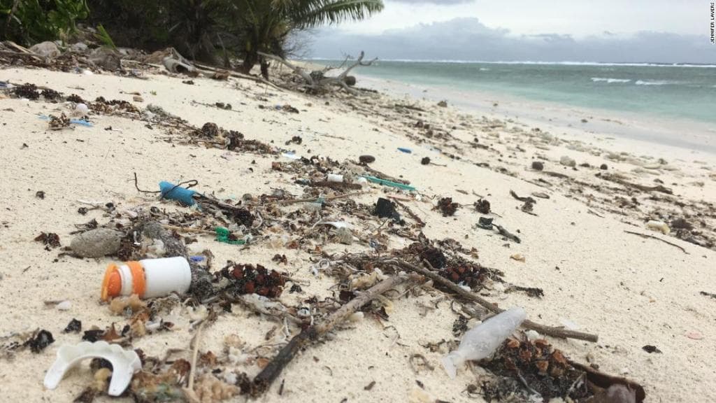 Hallan 414 millones de piezas de plástico en remotas islas australianas
