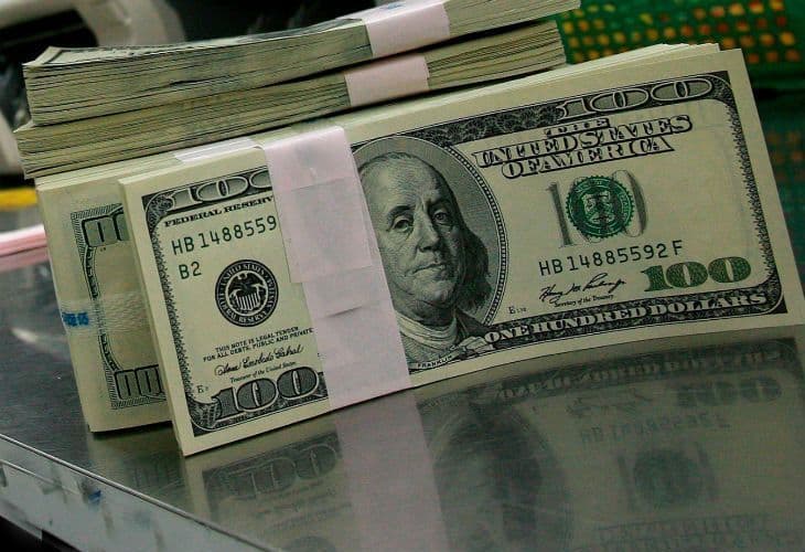 El dólar vuelve a cerrar en baja