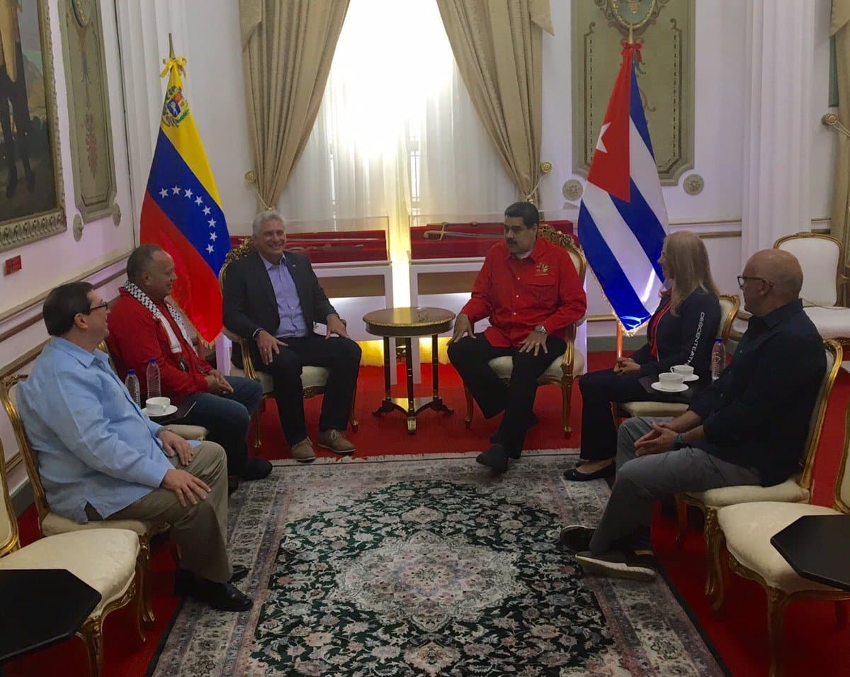 Cuba da un nuevo respaldo a Maduro y a los estertores de su dictadura