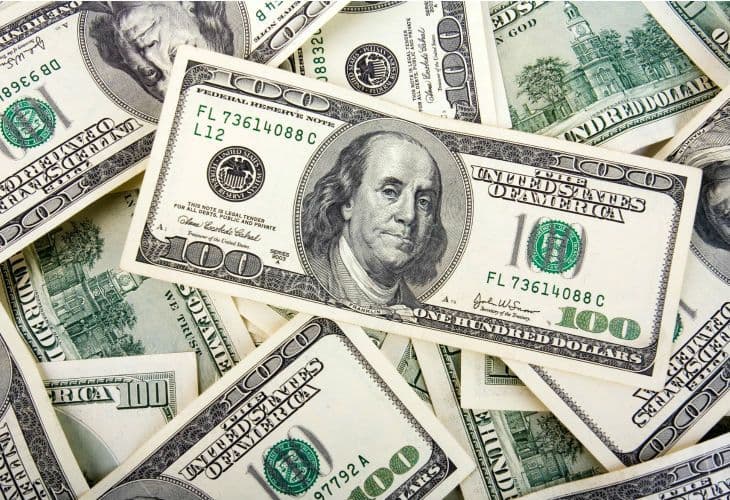Bajaron el dólar y el riesgo país