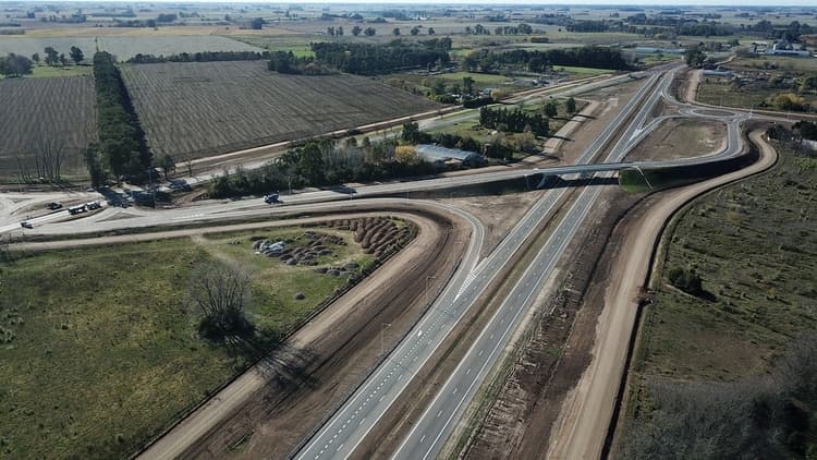«Sé que todos queremos lo mismo, trabajo y paz», dijo Mauricio Macri al inaugurar un tramo de la autopista 8