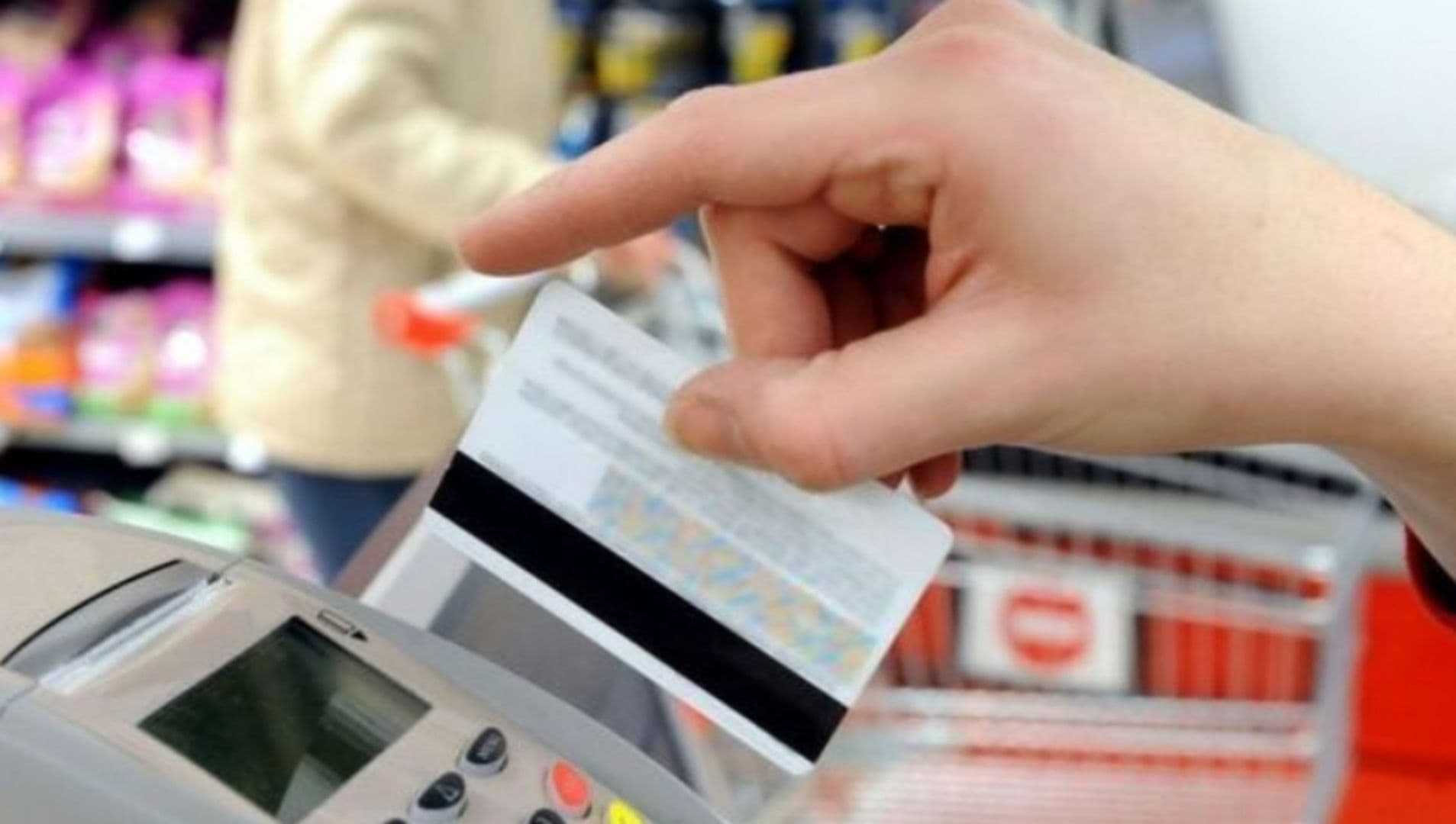 El Gobierno comienza a repartir la tarjeta alimentaria: otorgará entre 4000 y 6000 pesos por familia