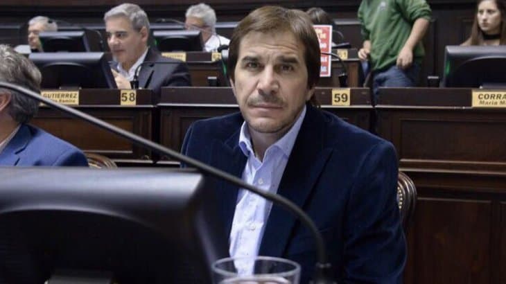 El productor teatral Javier Faroni asume como director titular de Aerolíneas