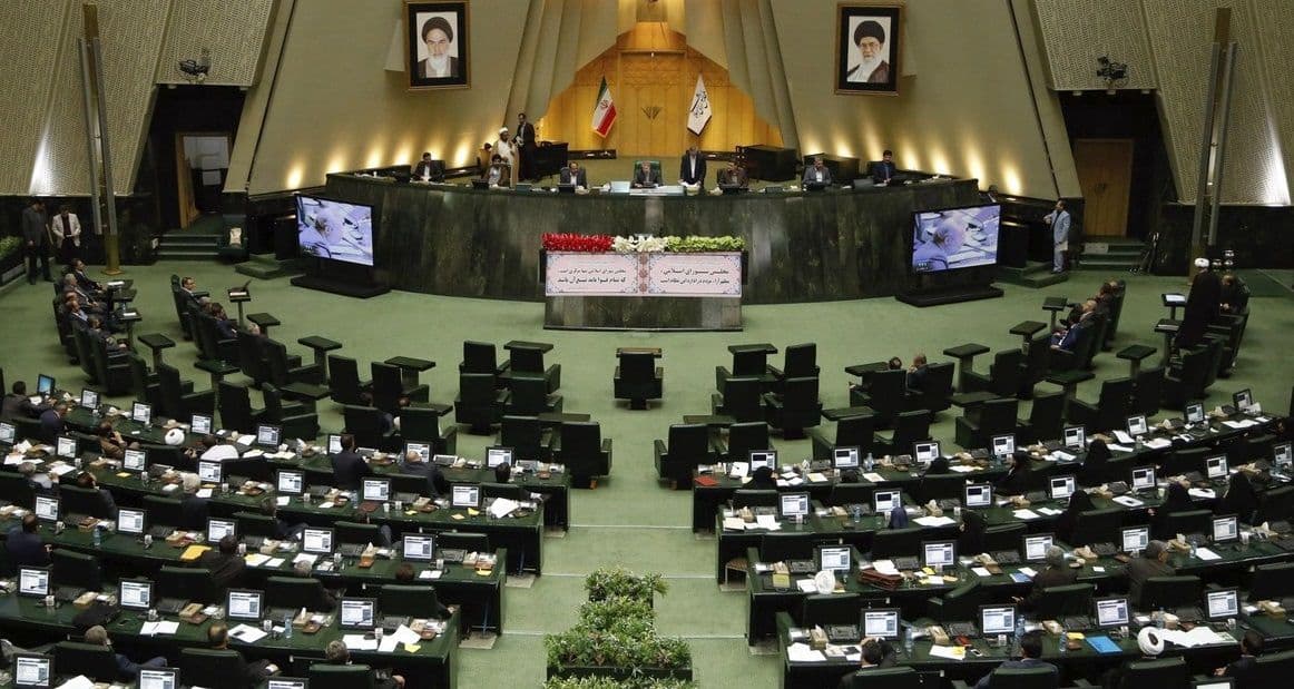 Presentan en el Parlamento de Irán una moción para retirarse del Tratado sobre no proliferación de armas nucleares