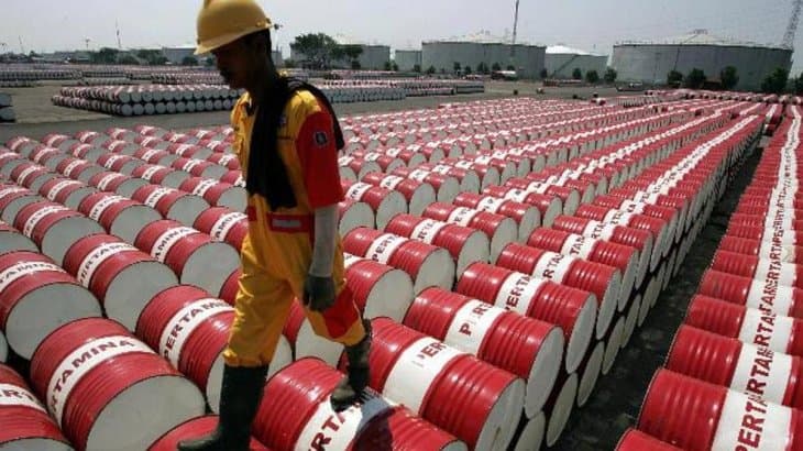 El petróleo cayó hasta 4%, por escalada en la guerra de precios entre Rusia y OPEP
