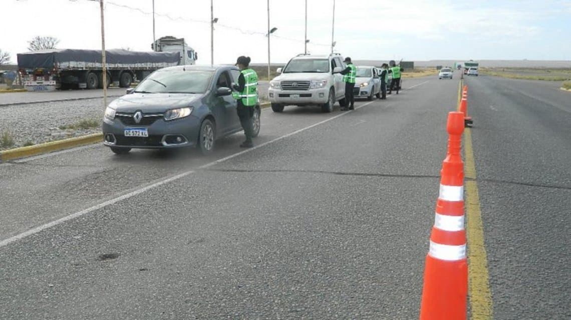 Un hombre que había llegado de viaje violó la cuarentena y se fugó con su hijo: lo capturaron