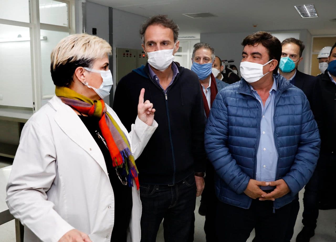 Gabriel Katopodis y Fernando Espinoza supervisaron la construcción del hospital René Favaloro