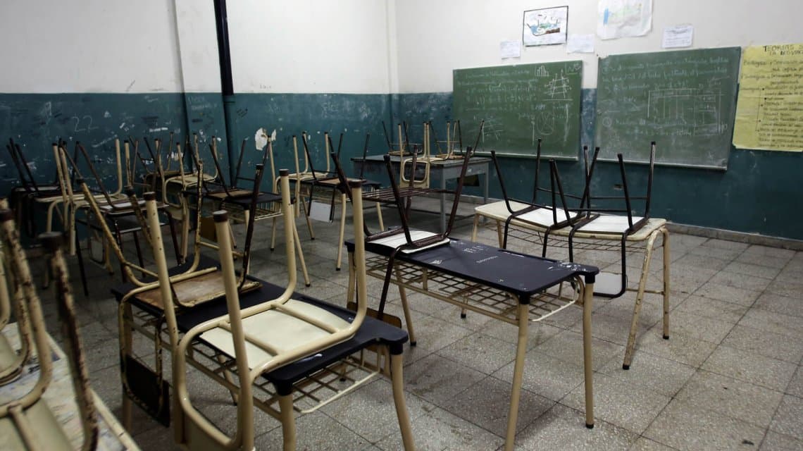 Las clases podrían volver en agosto y habrá «licencias» para padres