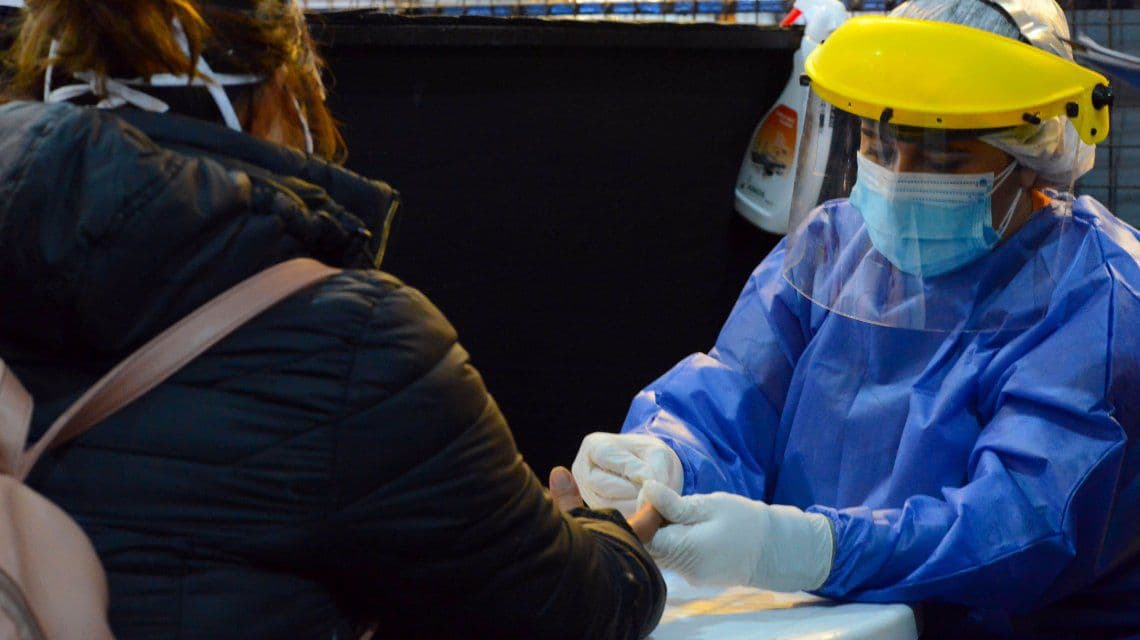 Coronavirus en la Ciudad: tres de cada diez testeos a porteños dan positivo