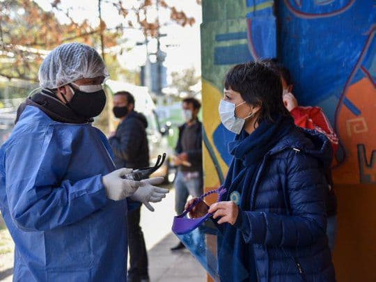 «Vamos a trabajar en la urbanización de Azul», afirmó la intendenta Mayra Mendoza sobre el barrio aislado por 196 casos de coronavirus
