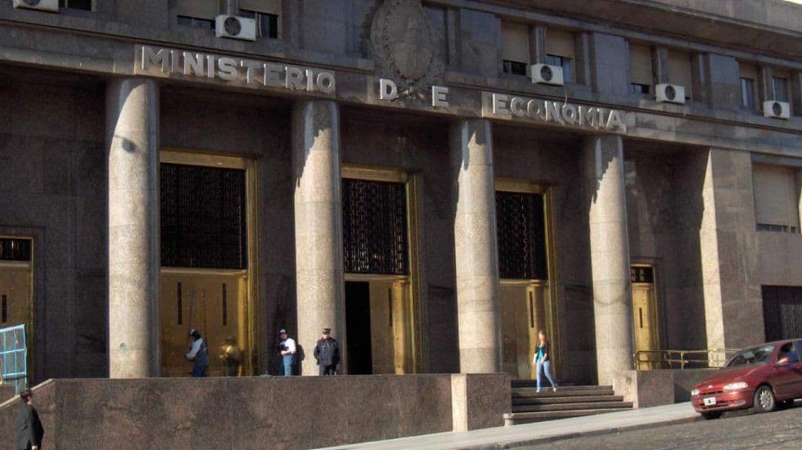 Evacuaron el Ministerio de Economía por un escape de gas