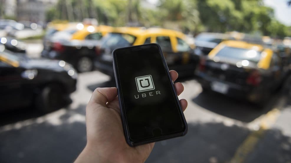 La Justicia ordenó que los conductores de apps cumplan requisitos de taxis y remises