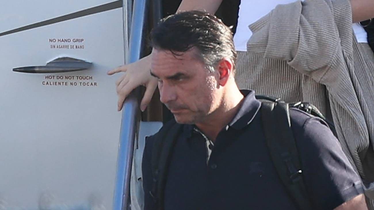 Flavio Bolsonaro salió de Brasil hacia EE.UU. vía Argentina