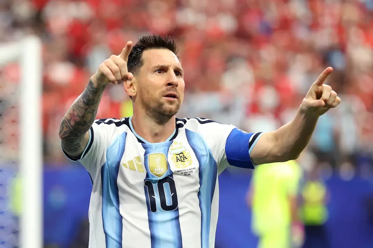 Un periodista egipcio justificó por qué no votó a Messi y apuntó contra su rol como capitán